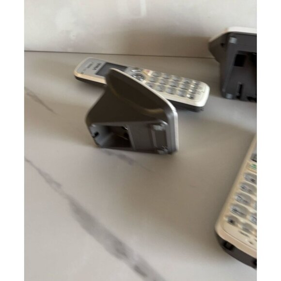 VTech DS6722-3 DECT 6.0 3-Handset Cordless Phone with Digital Answering System - Picture 7 of 11